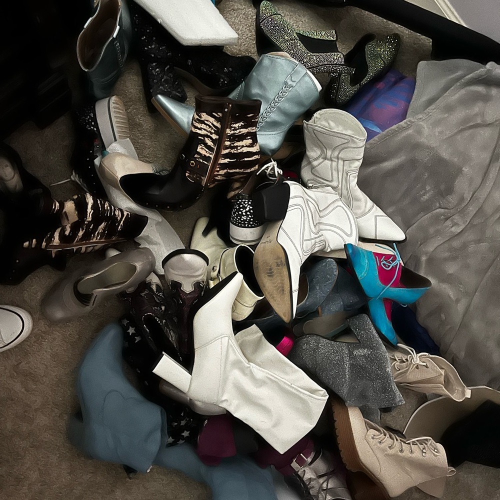 ENTIRE LOT of women’s designer and name brand shoes